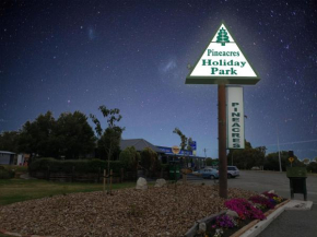 Отель Pineacres Motel and Park  Кайапой